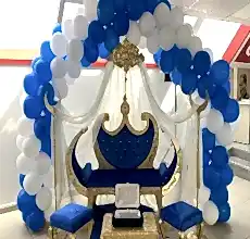 mavi süslemeli taht