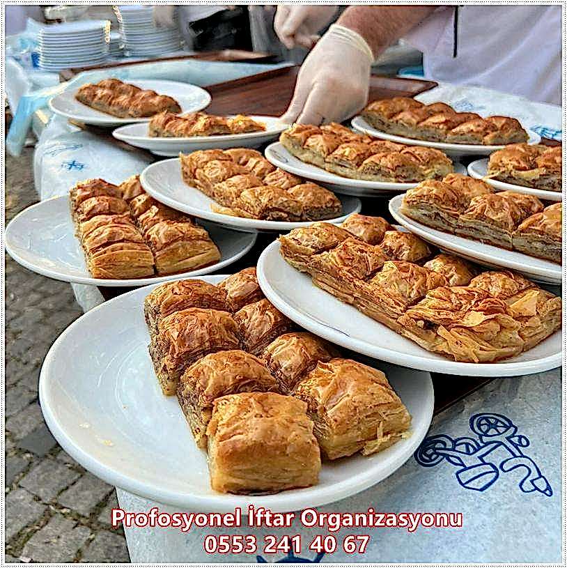 Toplu İftar Organizasyonu Çözümleri ve Menü Seçenekleri Toplu İftar Organizasyonu Çözümleri ve Menü Seçenekleri