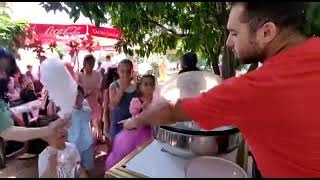 Renkli ve tatlı bir atmosfer için pamuk şekerci kiralayın!