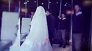 Semazen ekiplerinin diğer gösteriekiplerinden çok farklı, değişik ve bir o kadar da etkileyici birkostümü vardır. Değişik şapkaları, kostümleri ve ayakkabılarıyla semazenekipleri büyüleyici bir görüntü sergiler.